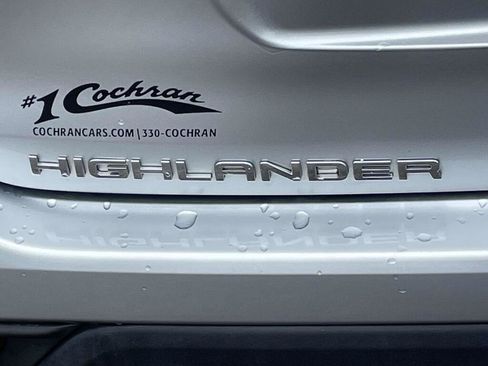 Used 2021 Toyota Highlander XLE AWD/4WD image 14
