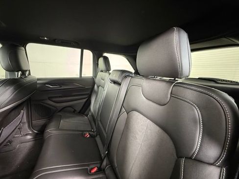 Used 2025 Jeep Grand Cherokee Altitude RWD image 26