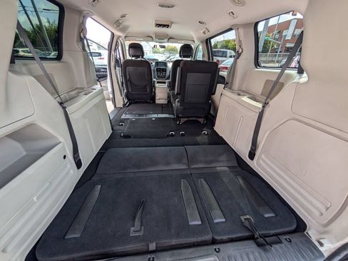 Used 2016 Dodge Grand Caravan SXT FWD image 23