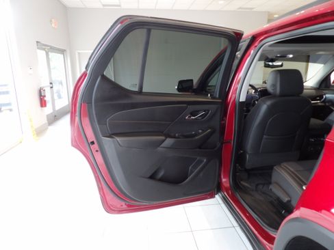 Used 2021 Chevrolet Traverse RS AWD/4WD image 19