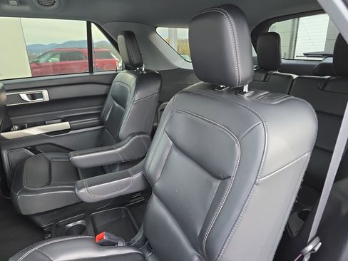 Used 2021 Ford Explorer XLT w/ Equipment Group 202A image 15