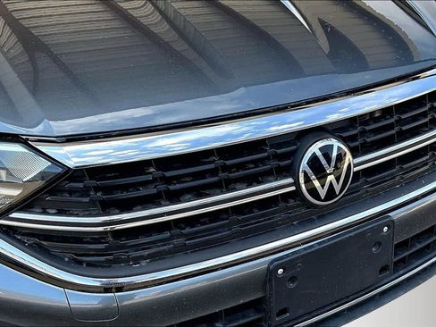 Used 2024 Volkswagen Jetta SE FWD image 31