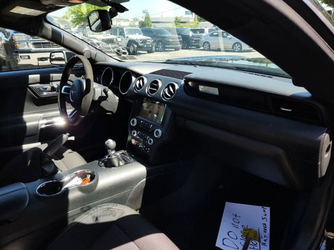 Used 2017 Ford Mustang Coupe RWD image 17