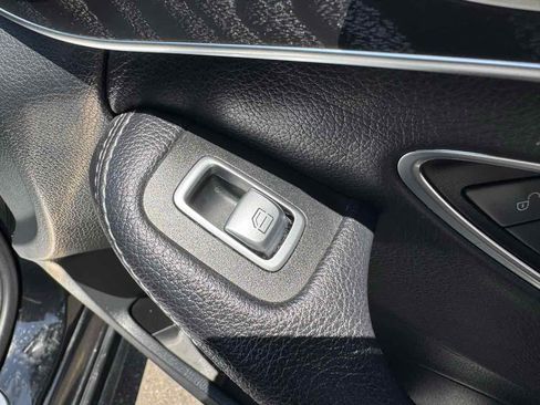 Used 2015 Mercedes-Benz C 300 4MATIC Sedan image 32