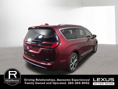 Used 2021 Chrysler Pacifica Pinnacle AWD/4WD image 6