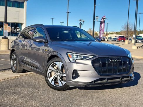Used 2022 Audi e-tron Premium w/ Convenience Plus Package image 1