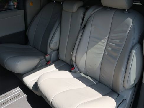 Used 2011 Toyota Sienna XLE w/ Premium Pkg image 34