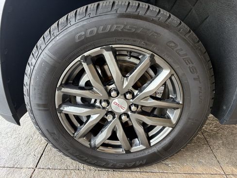 Used 2017 GMC Acadia SLT FWD image 10
