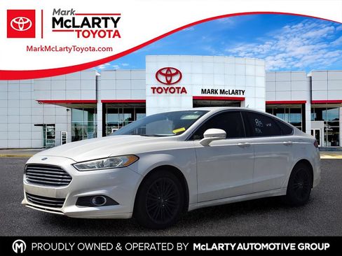 Used 2014 Ford Fusion SE w/ Equipment Group 202A FWD image 1
