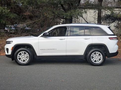 Certified 2023 Jeep Grand Cherokee Laredo AWD/4WD image 8
