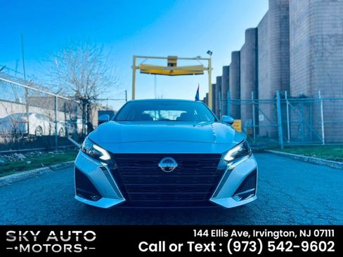 Used 2023 Nissan Altima 2.5 SV FWD image 2