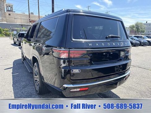 Used 2024 Jeep Wagoneer L Series II w/ Flexible Seating Group AWD/4WD image 10