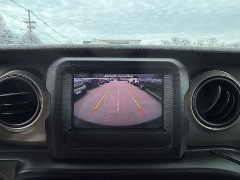 Used 2018 Jeep Wrangler Unlimited Sport S image 23