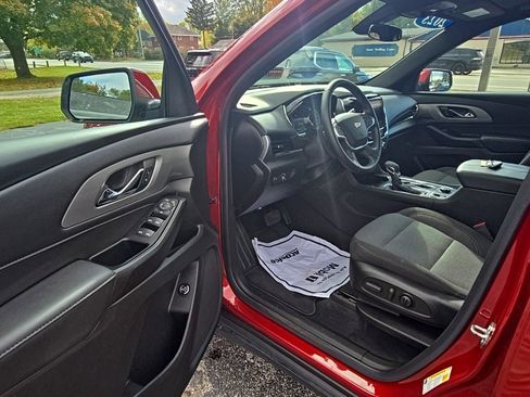 Used 2023 Chevrolet Traverse LT image 12