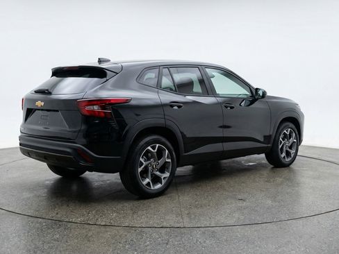 Used 2025 Chevrolet Trax LT image 9