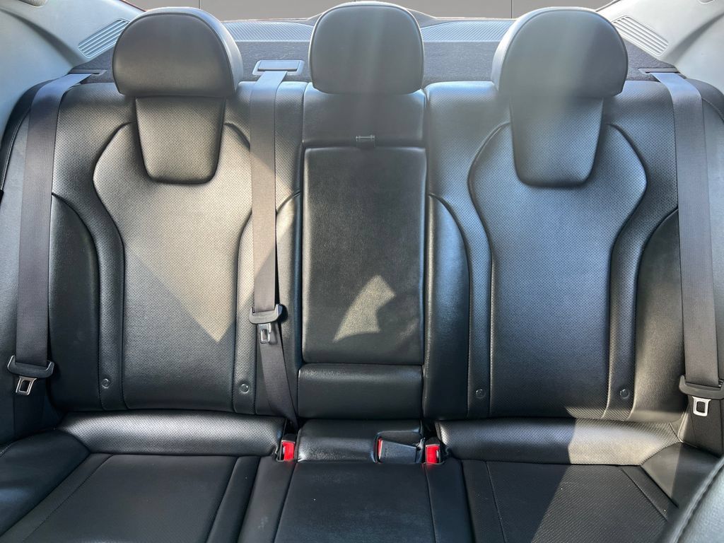 Used 2024 Hyundai Elantra Limited FWD image 16