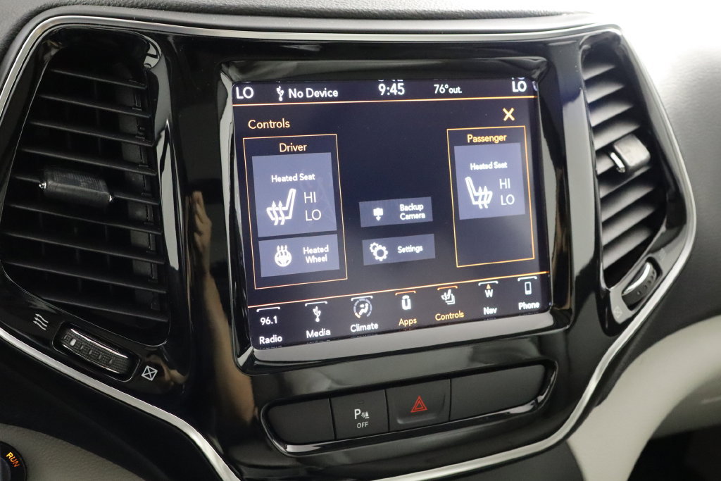 Used 2019 Jeep Cherokee Limited FWD image 36