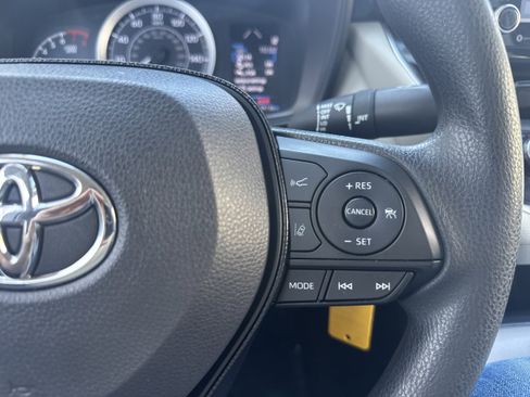 Used 2021 Toyota Corolla LE w/ Carpet Mat Package (TMS) image 17