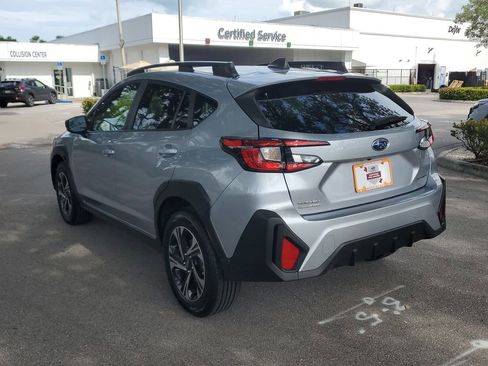 Used 2024 Subaru Crosstrek 2.0i Premium AWD/4WD image 3