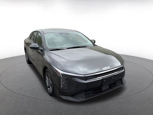 Used 2025 Kia K4 LXS image 3