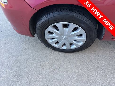 Used 2018 Nissan Versa SV image 31