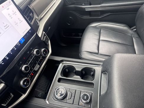 Used 2024 Ford Expedition XLT image 32