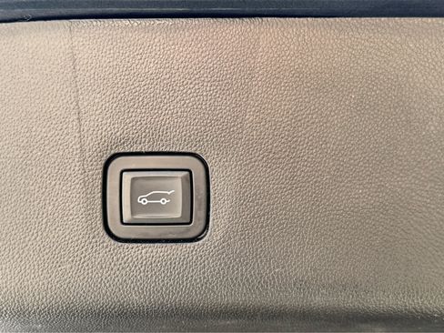 Used 2019 Chevrolet Traverse LT w/ LT Premium Package FWD image 28