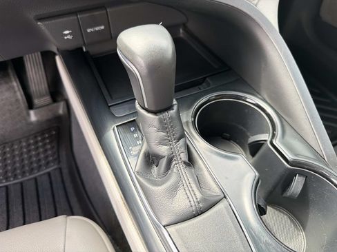 Used 2018 Toyota Camry SE w/ Convenience Package FWD image 30