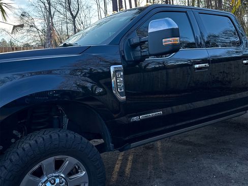 Used 2022 Ford F250 Platinum w/ FX4 Off-Road Package image 4