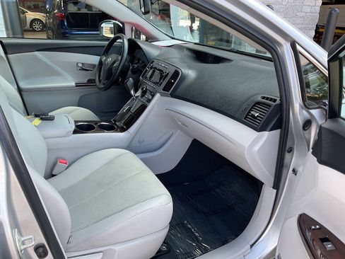 Used 2010 Toyota Venza AWD w/ Convenience Pkg image 38