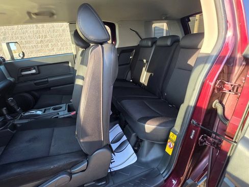 Used 2007 Toyota FJ Cruiser 4WD w/ Convenience Pkg image 11