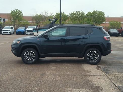 Used 2024 Jeep Compass Trailhawk AWD/4WD image 6