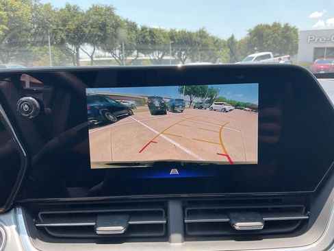 Used 2025 Chevrolet Trax LT FWD image 23