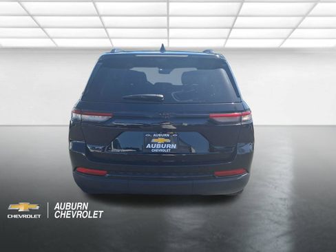 Used 2023 Jeep Grand Cherokee Limited w/ Luxury Tech Group II AWD/4WD image 4