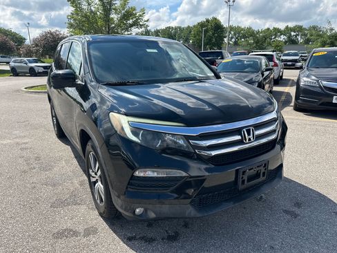 Used 2017 Honda Pilot EX image 2