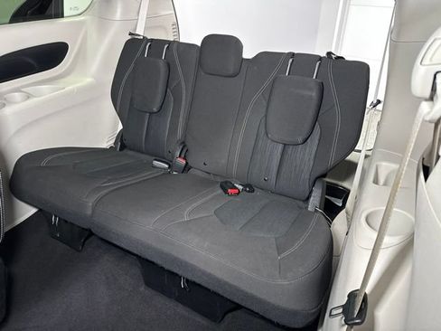 Used 2020 Chrysler Voyager LX FWD image 27