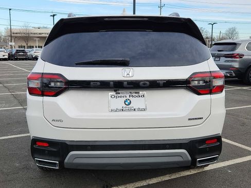 Used 2023 Honda Pilot Touring image 5