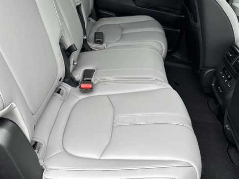 Used 2025 Honda Pilot Touring image 16