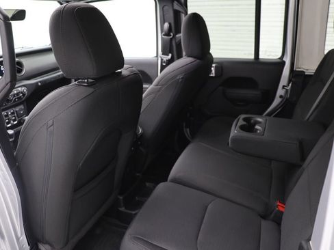 Used 2023 Jeep Wrangler Unlimited w/ Sun & Screen Package image 11