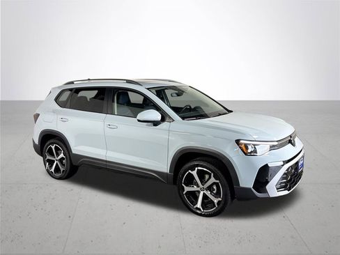 New 2025 Volkswagen Taos SEL image 4