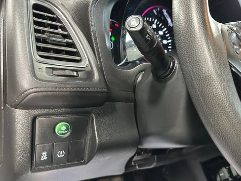 Used 2018 Honda HR-V EX image 27