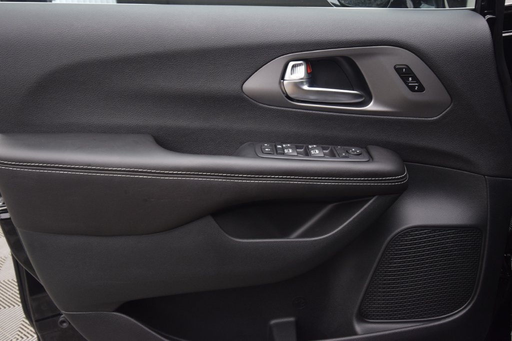 New 2027 Chrysler Pacifica Select AWD/4WD image 28