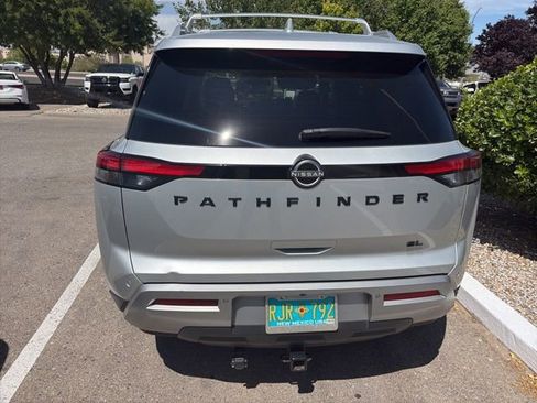 Used 2022 Nissan Pathfinder SL w/ SL Black Package FWD image 15
