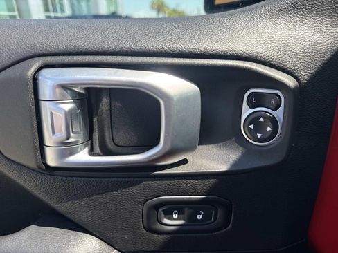Used 2020 Jeep Wrangler Unlimited Sahara w/ LED Lighting Group AWD/4WD image 19
