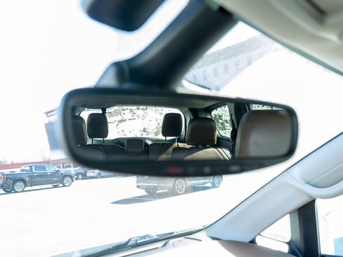 Used 2017 Chrysler Pacifica Limited w/ UConnect Theater Package image 24