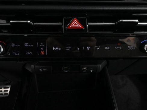 New 2025 Kia Niro EX Touring image 22