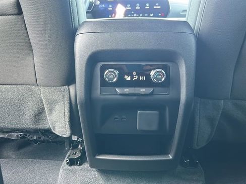 Certified 2025 Chevrolet Traverse LT w/ Driver Confidence Package image 32