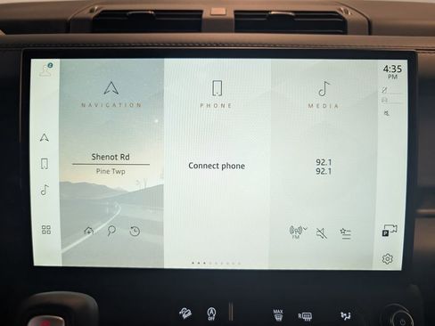 New 2026 Land Rover Defender 130 X-Dynamic SE image 19