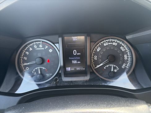 Used 2018 Toyota Tacoma TRD Sport w/ Technology Package AWD/4WD image 19