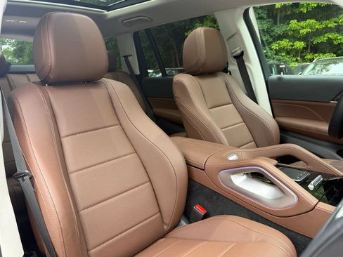 Used 2026 Mercedes-Benz GLS 450 4MATIC image 23